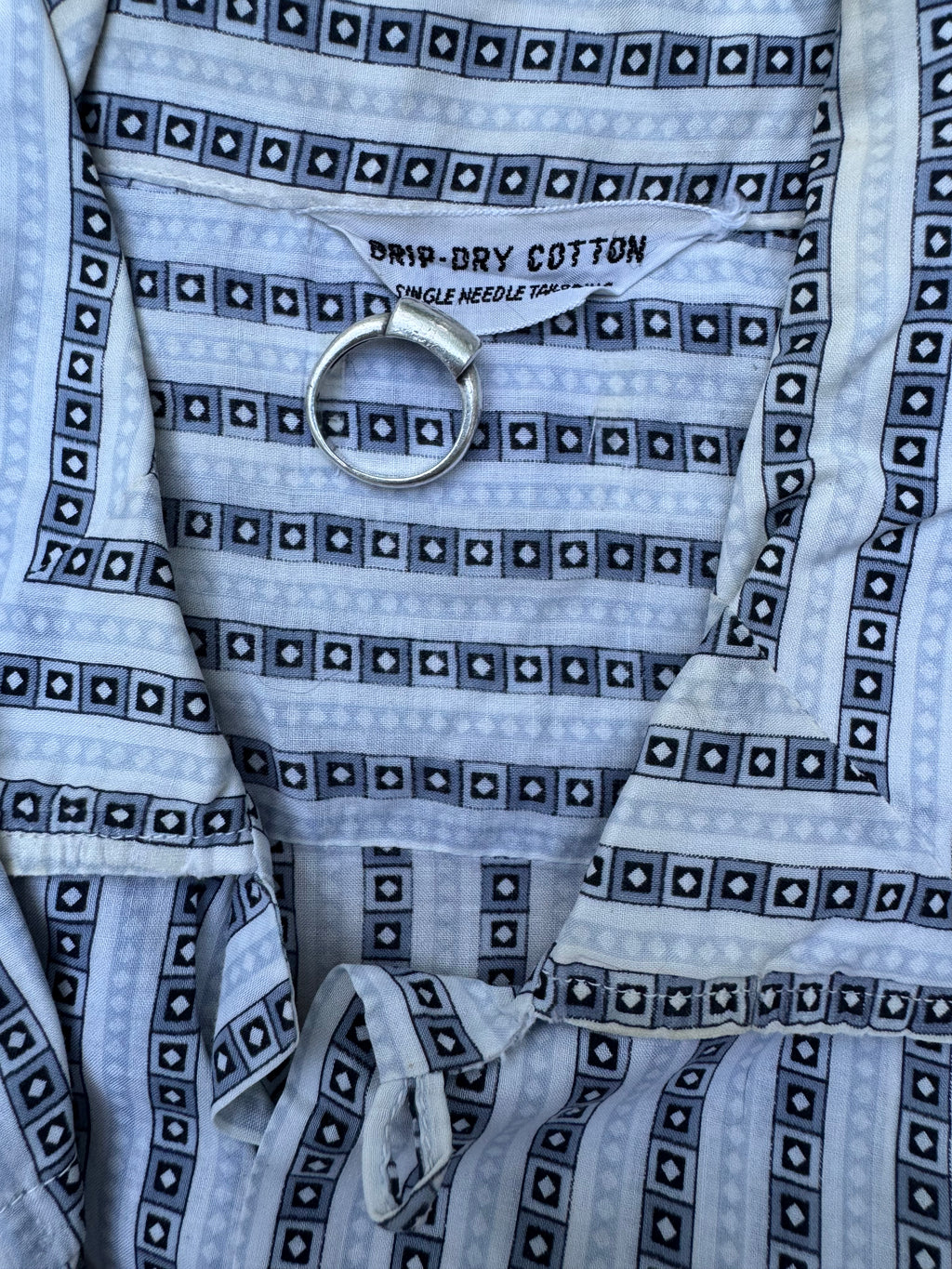 1960s geometric stripe cotton loop collar short sleeve shirt